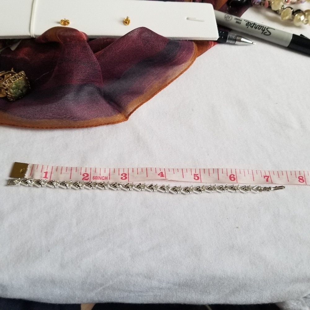Silvertone Avon Tennis Bracelet V Shaped With Clear Rhinestones EUC - Picture 9 of 10